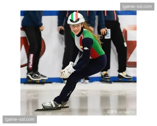 荷兰包揽速滑集体出发两金,伯格斯马、格勒内沃德分获男女冠军 荷兰包揽速滑集体出发两金,伯格斯马、格勒内沃德分获男女冠军